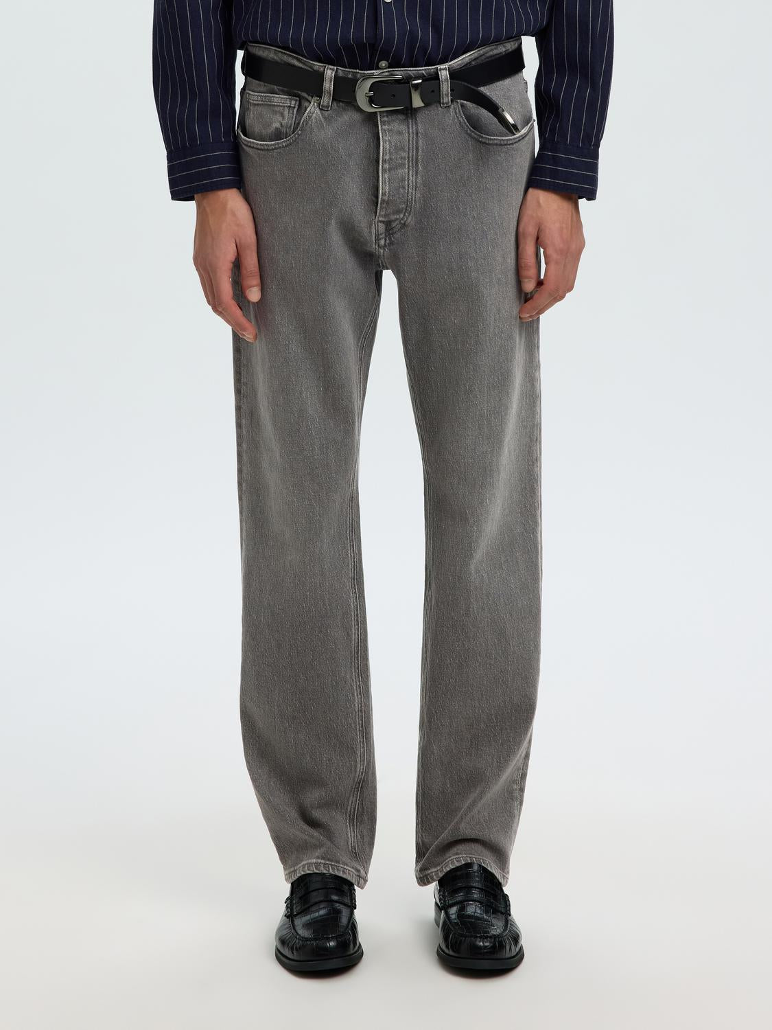 model_shot-front